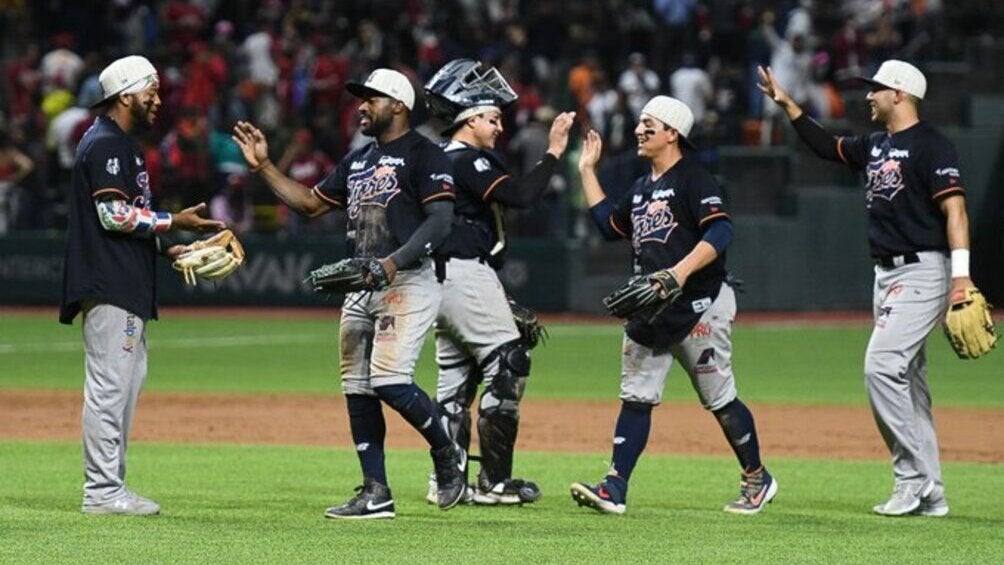 Tigres vence a Diablos Rojos en segundo de la serie