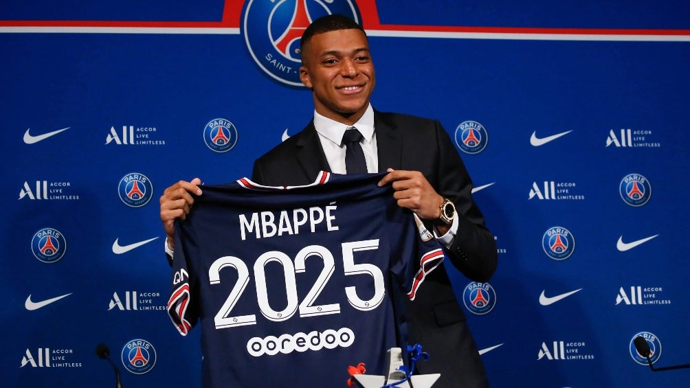 Mbappé en su renovación con el PSG