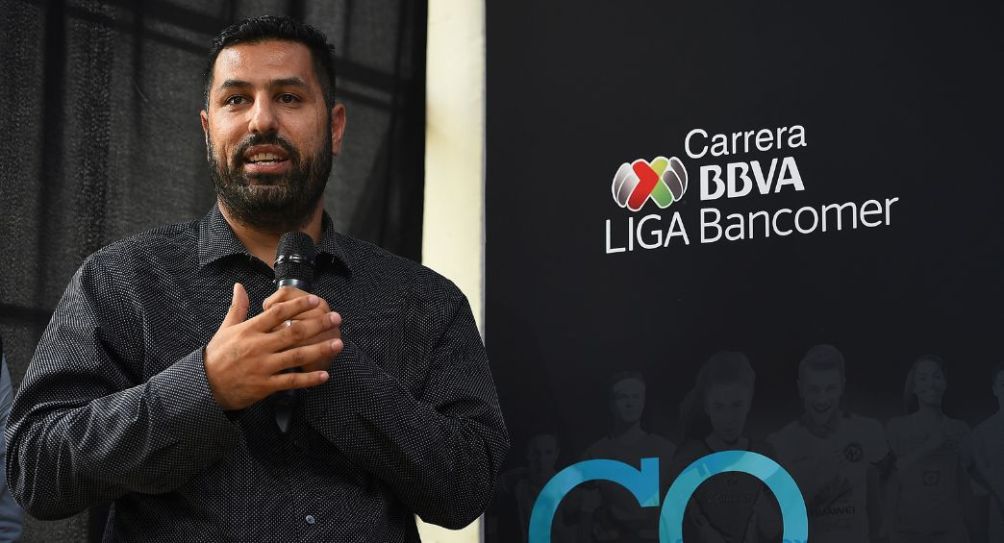 Ángel Sosa durante un evento de la Liga MX