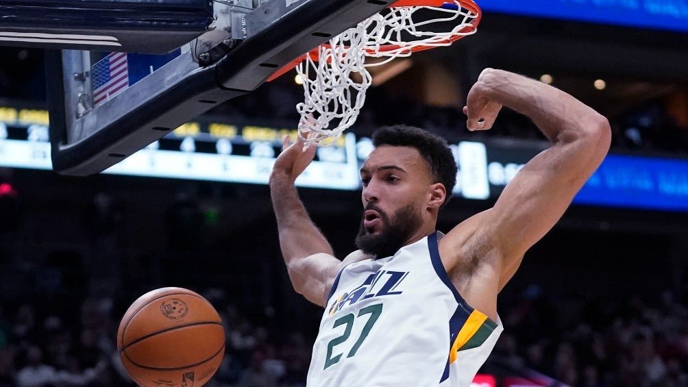 Rudy Gobert en acción con los Jazz de Utah