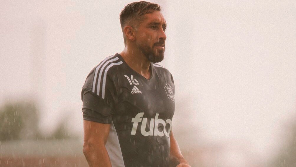 Héctor Herrera entrenó bajo la tormenta con el Dynamo