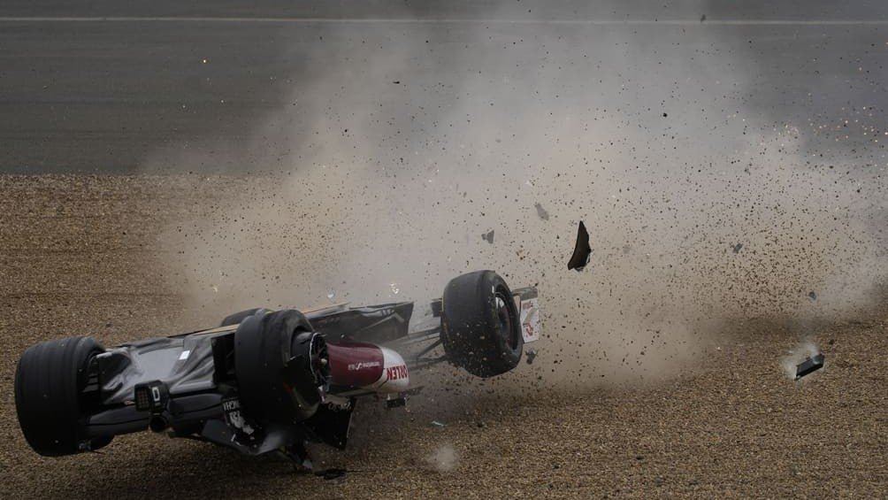 Guanyu Zhou sufrió aparatoso accidente