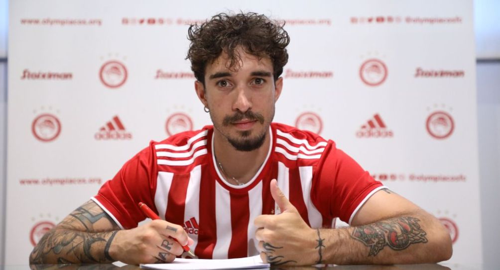 Sime Vrsaljko en su presentación con el Olympiacos