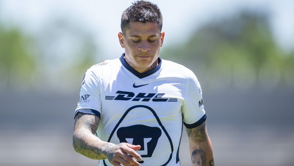 Juan Manuel Iturbe, como delantero de Pumas