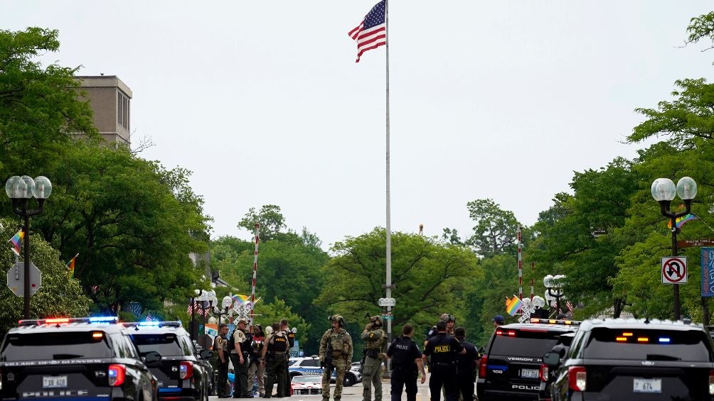 El tiroteo dio al momento un total de seis muertos en Illinois