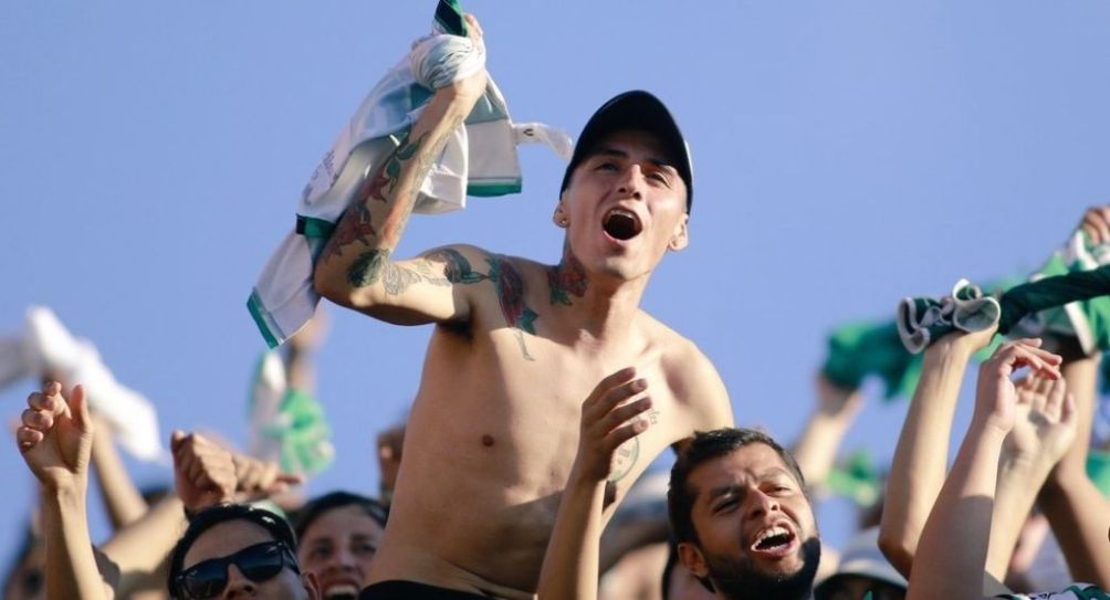 Aficionados de Santos durante un partido