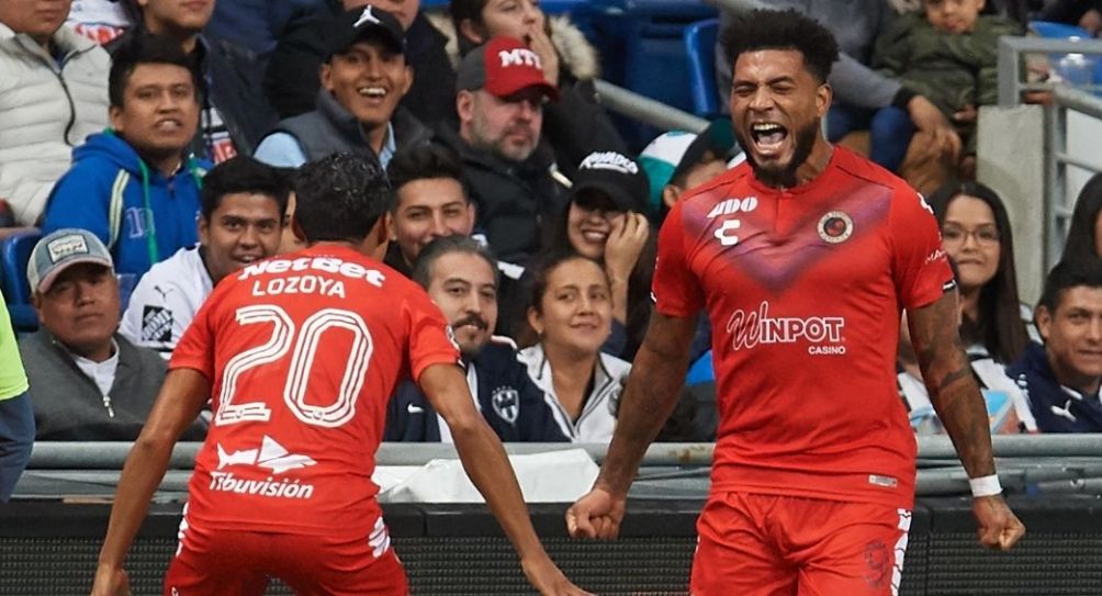 Jugadores de Veracruz festejando un gol