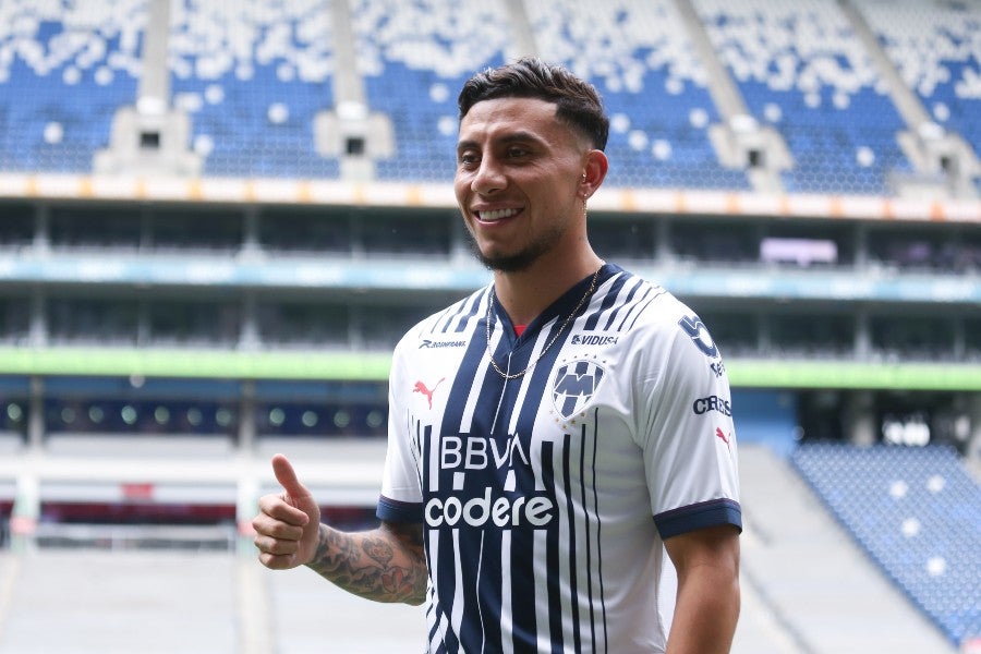 Joao Rojas en su presentación con Rayados