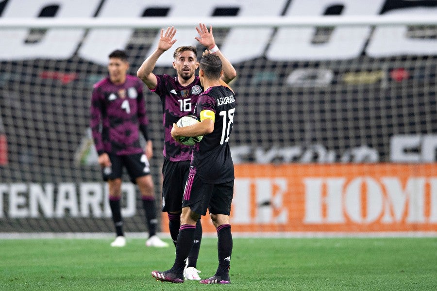 Héctor Herrera celebra junto a Andrés Guardado