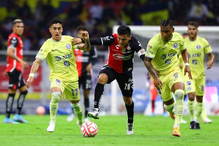 Roger Martínez en acción con América