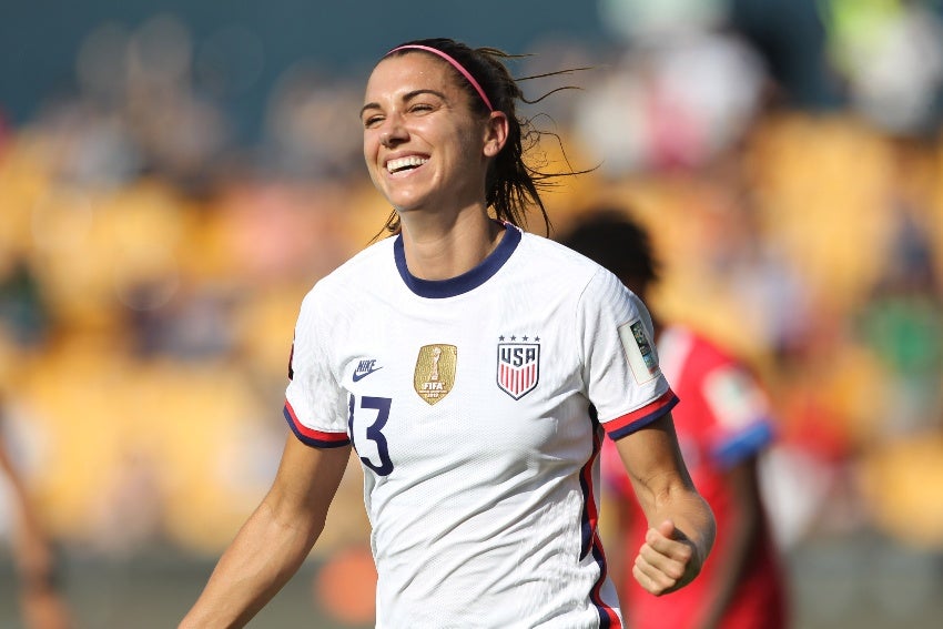 Alex Morgan celebrando un gol de Estados Unidos