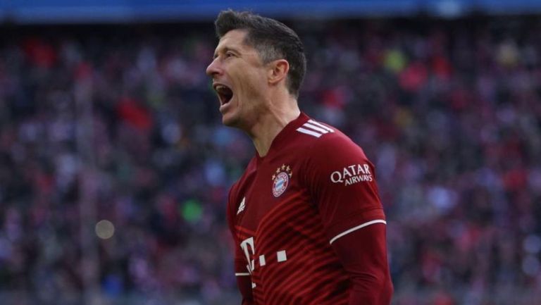 Robert Lewandowski festejando un gol