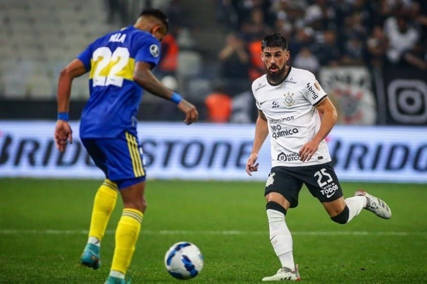 Bruno Méndez durante un partido de Corinthians