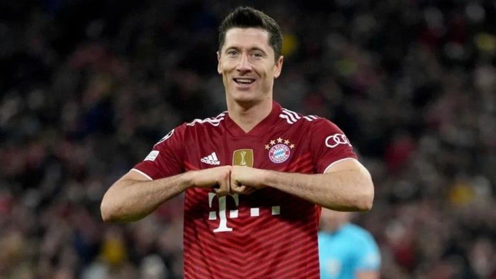 Robert Lewandowski festejando un gol 