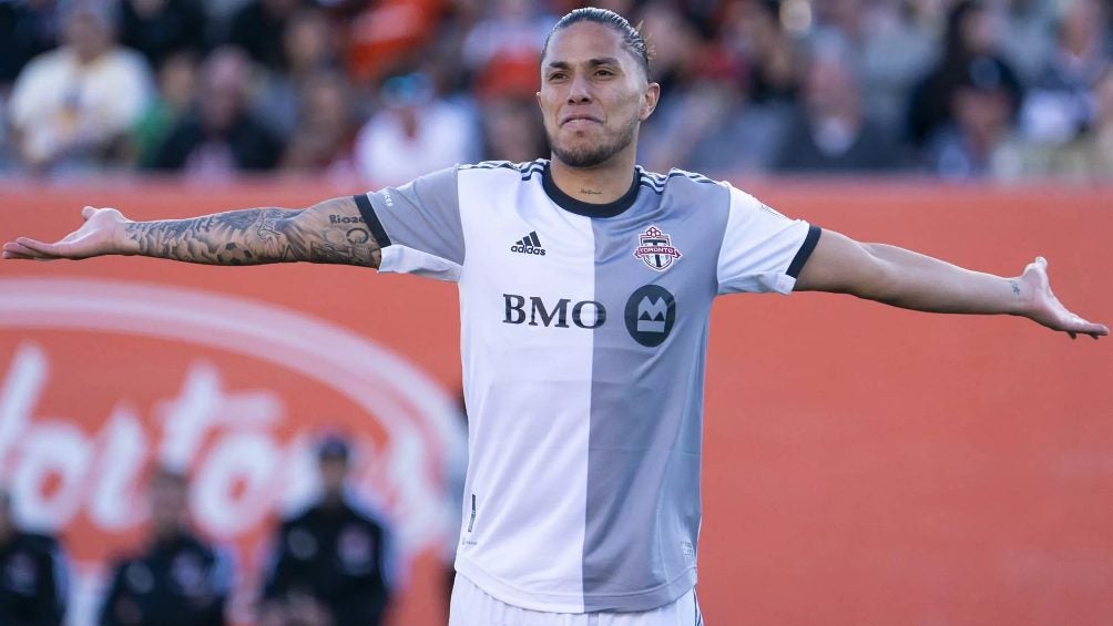 Carlos Salcedo, con la camiseta del Toronto FC