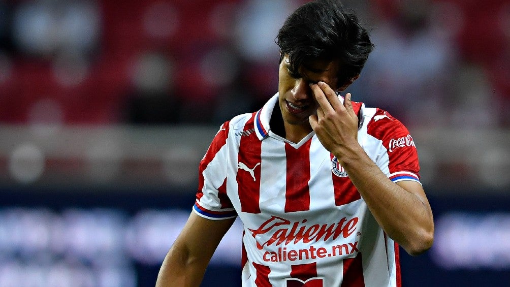 José Juan Macías reacciona en partido con Chivas