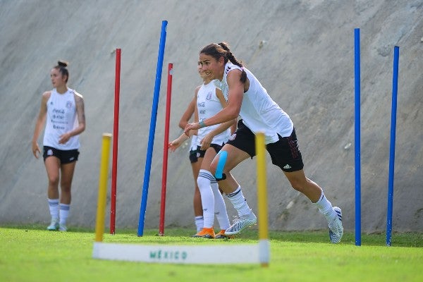 Jimena López durante entrenamiento con el Tri