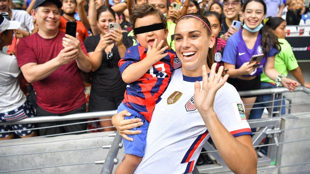 Alex Morgan y el menor al que le regaló su jersey