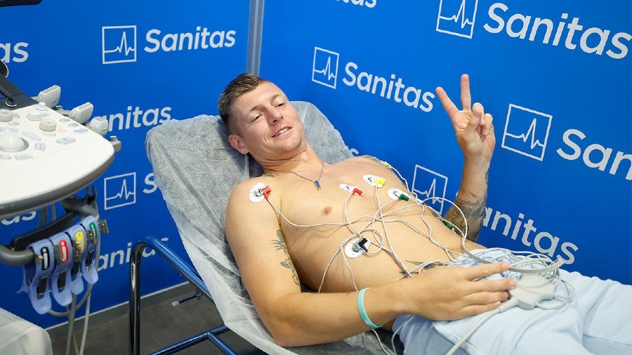 Kroos en los exámenes médicos