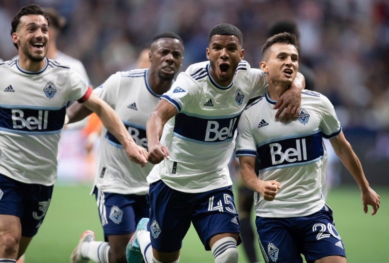 Jugadores de Galaxy en festejo de gol