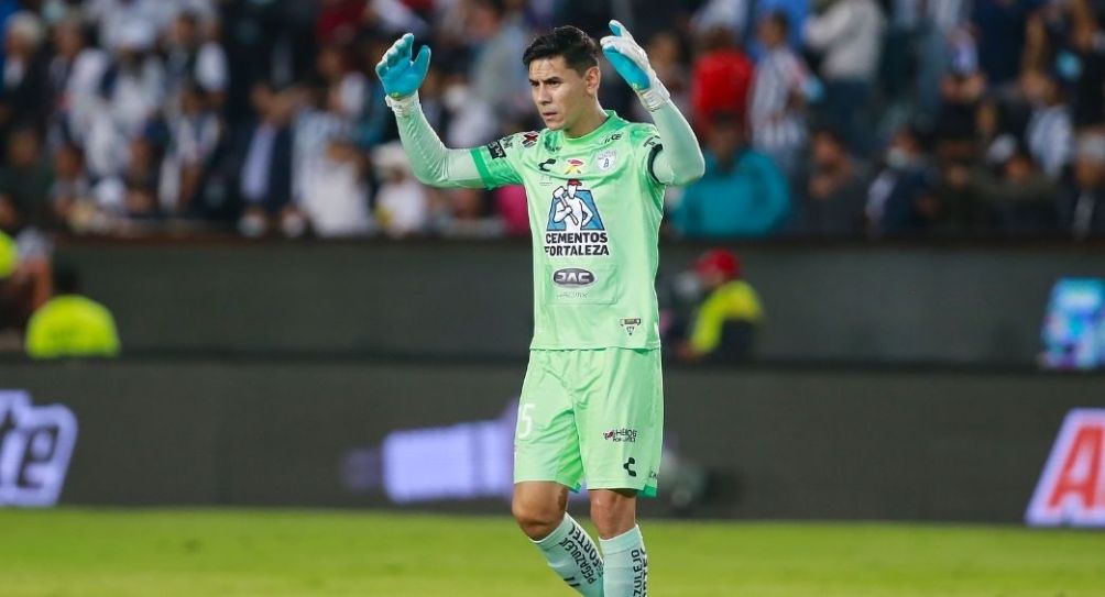 Óscar Ustari durante un partido de Pachuca