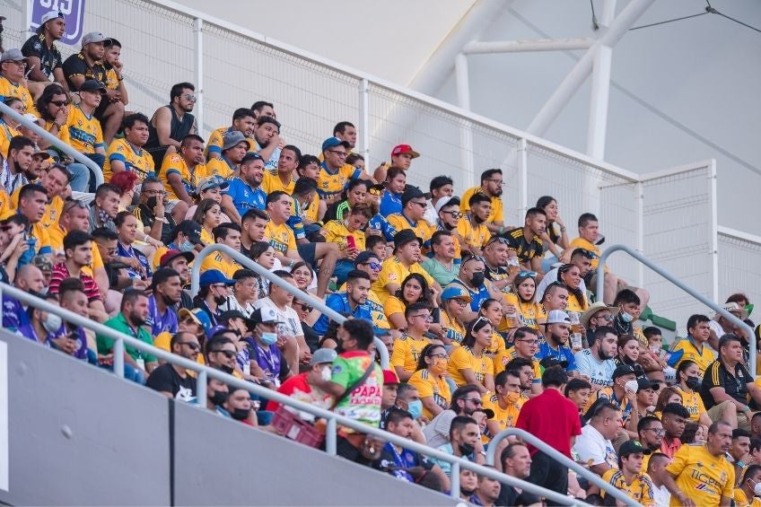 Fanáticos de Tigres durante el partido