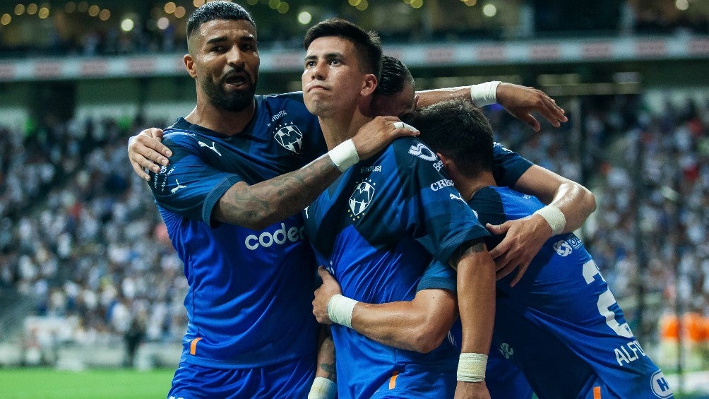 Rayados celebra gol de Meza ante América