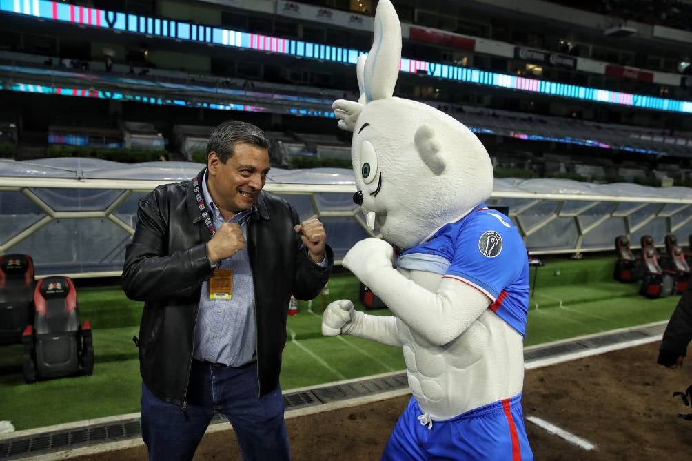 Mauricio Sulaimán fue el invitado de lujo de Cruz Azul 