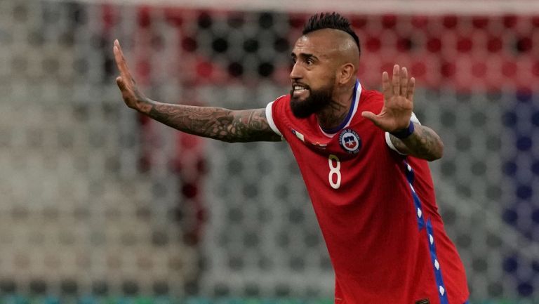 Arturo Vidal en juego con Chile