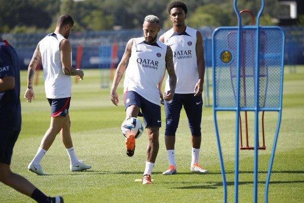 Neymar durante entrenamiento del PSG