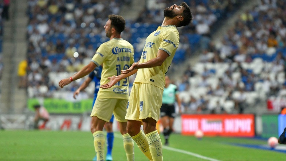 Néstor Araujo en juego ante Rayados