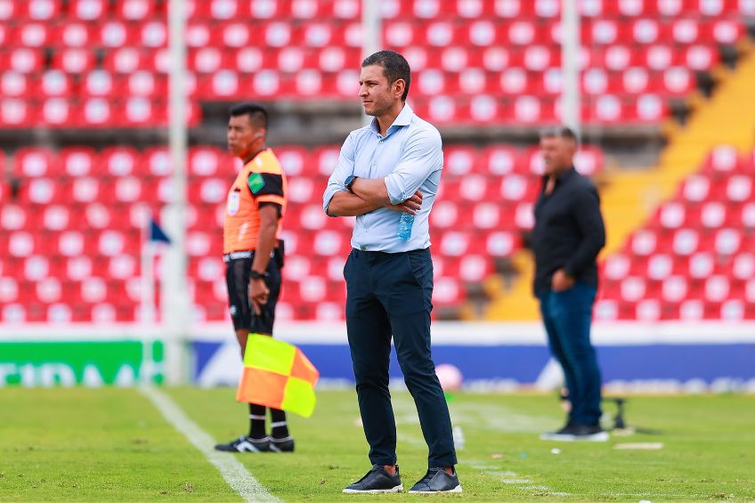 Jaime Lozano dirigiendo a Necaxa