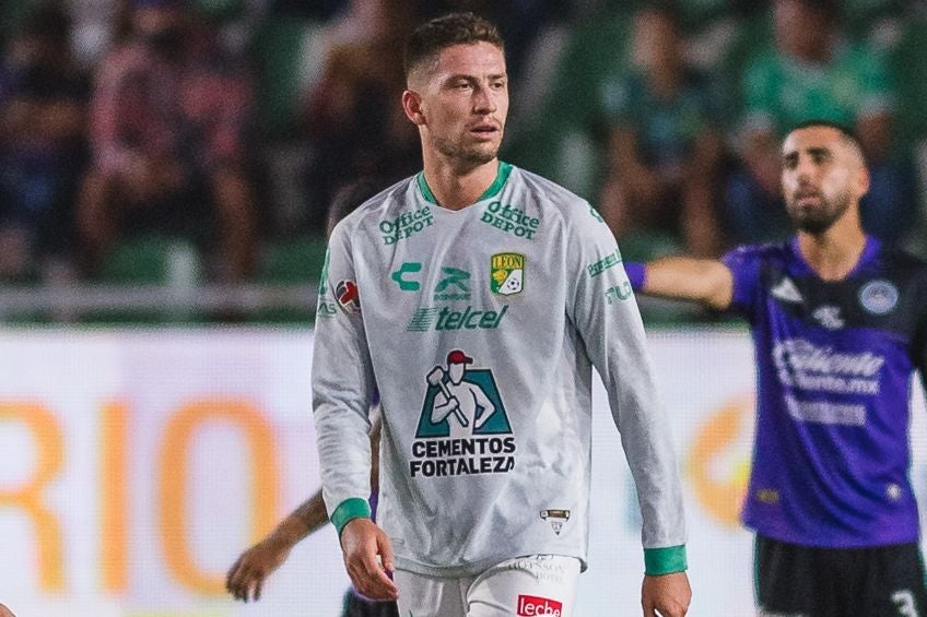 Santiago Ormeño durante un partido del León