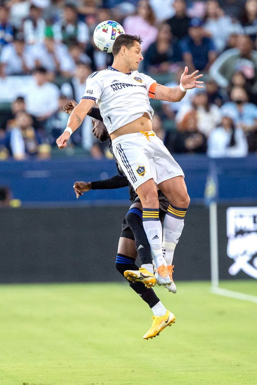 Chicharito en un partido con LA Galaxy 