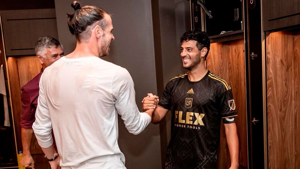 Gareth Bale y Carlos Vela en el vestidor del LAFC