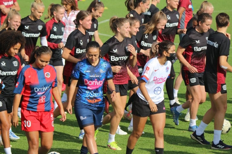 Jugadoras del Leverkusen durante un entrenamiento