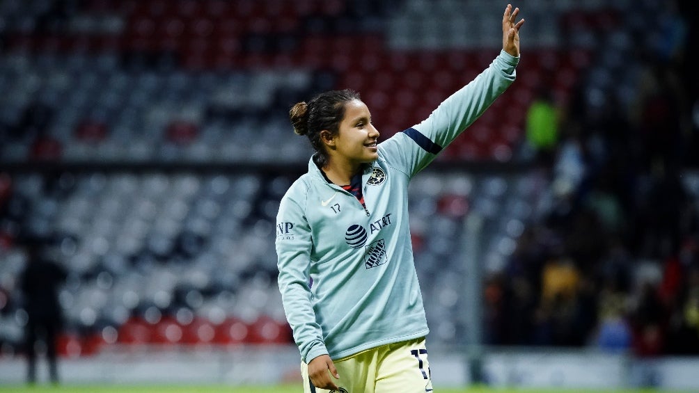 Natalia Mauleón en un partido de América