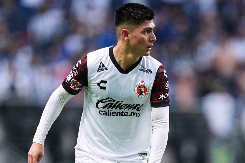 Vladimir Loroña durante un partido de Xolos