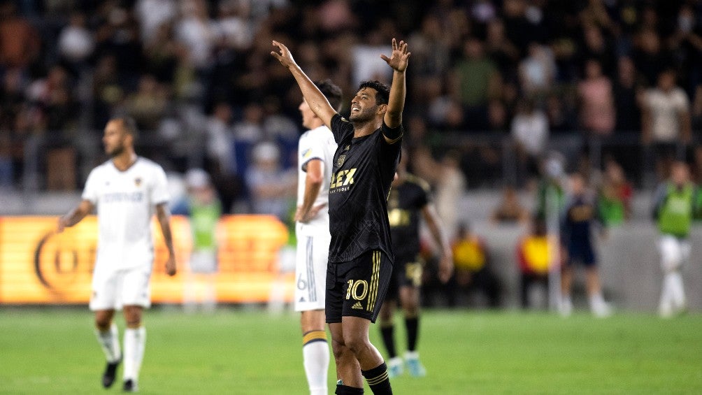 Carlos Vela durante un partido con LAFC