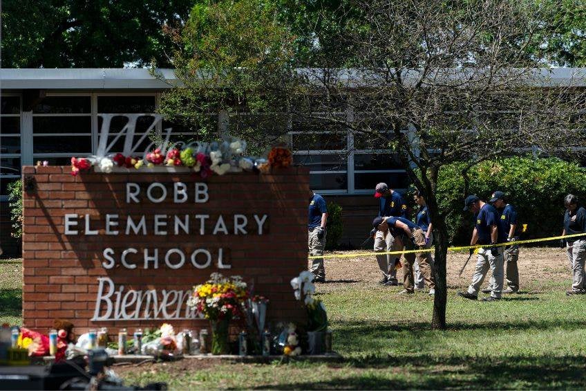 Entrada a la Primaria Robb en Uvalde