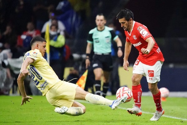 Richard Sánchez en acción ante Toluca