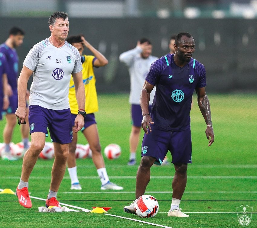 Siboldi en entrenamiento con Al-Ahli