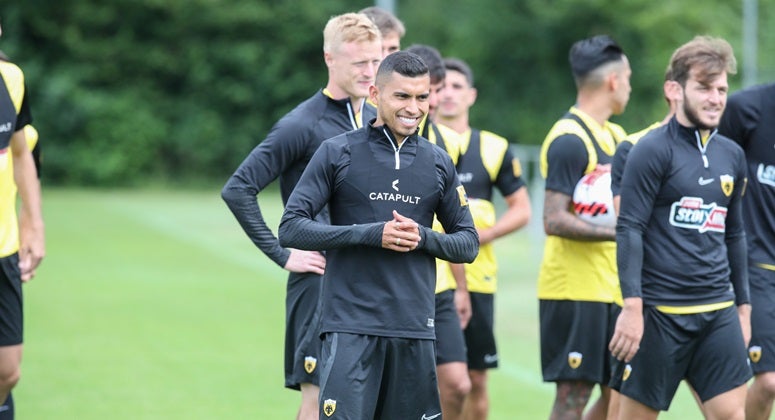 Orbelín Pineda entrenando con su nuevo equipo