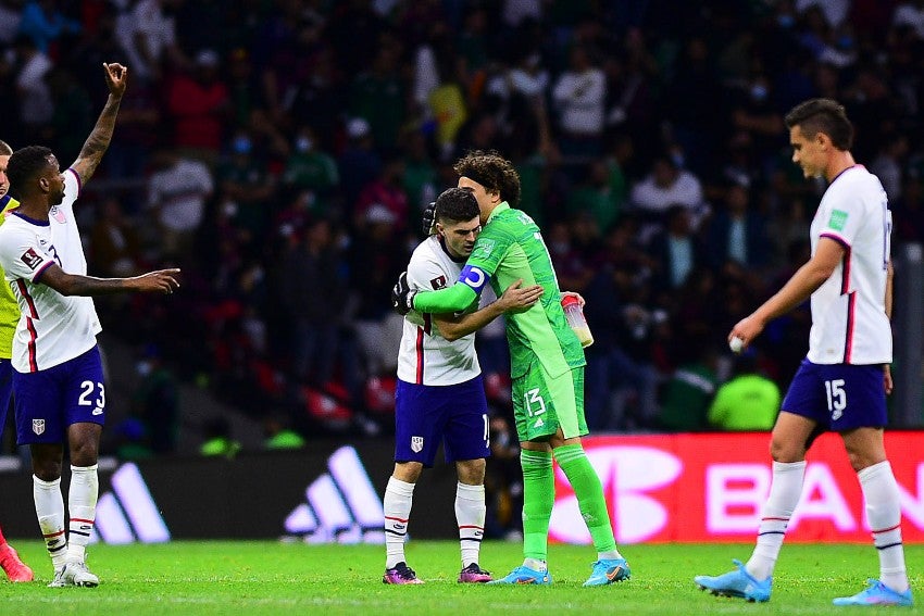 Ochoa y Pulisic en un México vs Estados Unidos