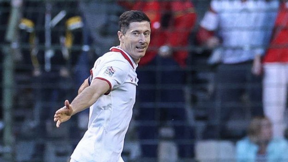 Robert Lewandowski ganará menos en Barcelona