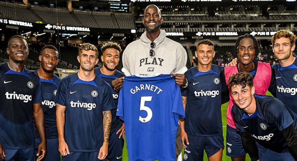 Kevin Garnett con los jugadores del Chelsea