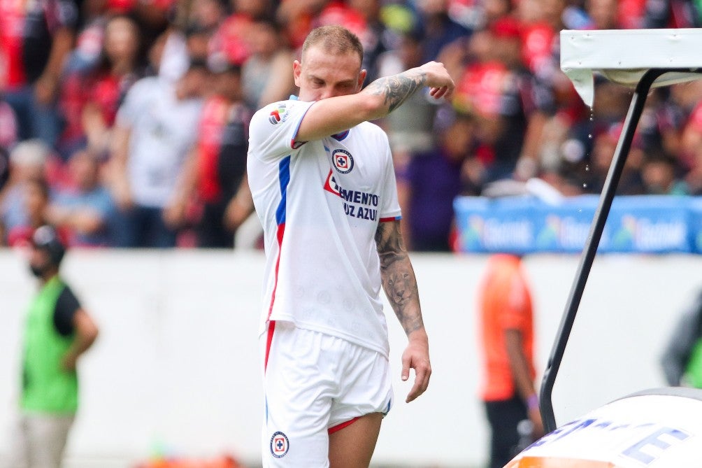 Carlos Rotondi se fue expulsado en su debut como titular con Cruz Azul