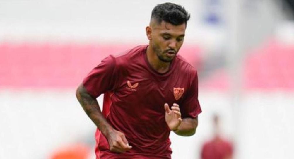 Tecatito Corona en pretemporada con el Sevilla