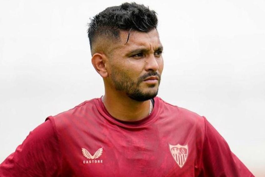 Tecatito Corona en pretemporada con el Sevilla