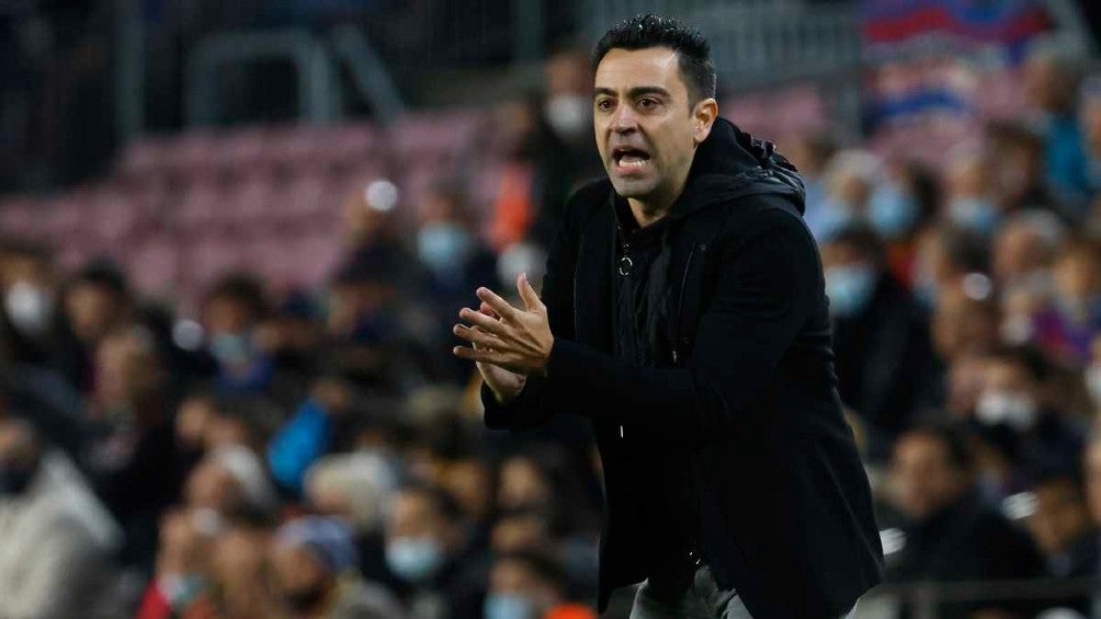 Xavi Hernández durante un partido con Barcelona